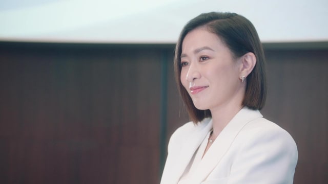 没有一点年龄焦虑！佘诗曼高EQ纠正网友：我48了