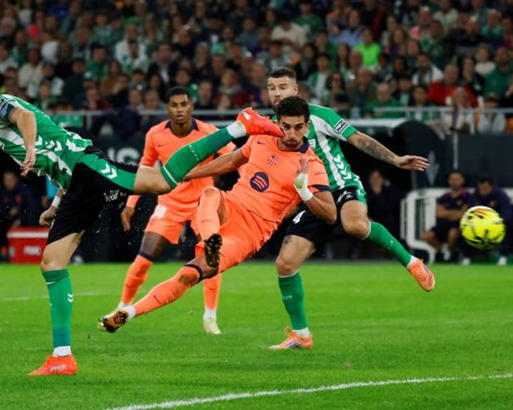 Torres bags hat-trick as Barcelona batter Betis 5-3