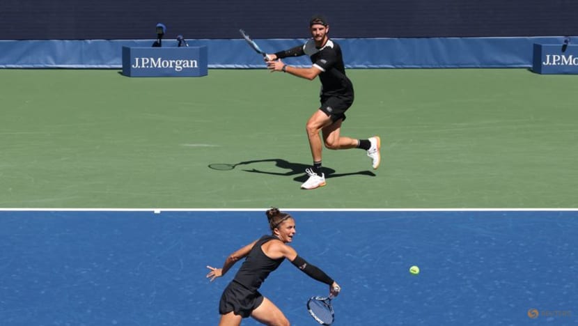 Defending champions trump singles stars in early US Open mixed doubles