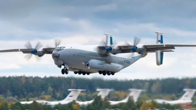 俄罗斯军用运输机坠毁  机上七人恐全罹难