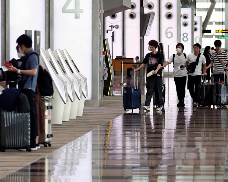 Covid-19: S’porean students abroad heading home after government advisory but a few plan to stay put