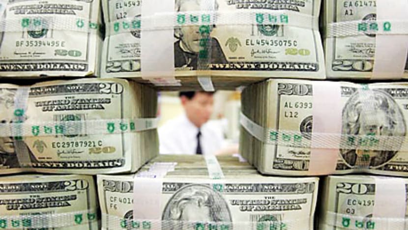 Asia’s rich urged to buy dollars as S’pore fuels easing bets