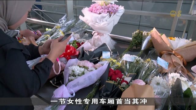 印尼发生火车相撞事故 政府承诺妥善处理赔偿问题
