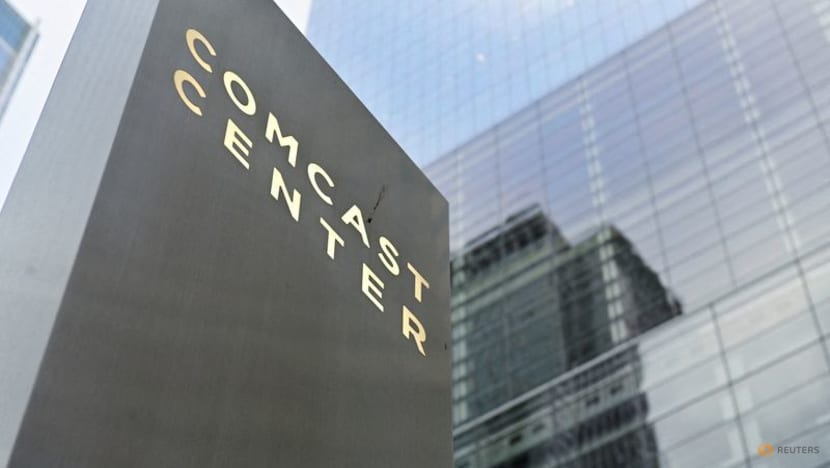 Comcast sheds more broadband subscribers as wireless carriers ramp up bundled plans Comcast sheds more broadband subscribers as wireless carriers ramp up bundled plans