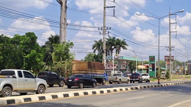 燃料短缺波及泰国医院 电工：不惜代价寻找柴油