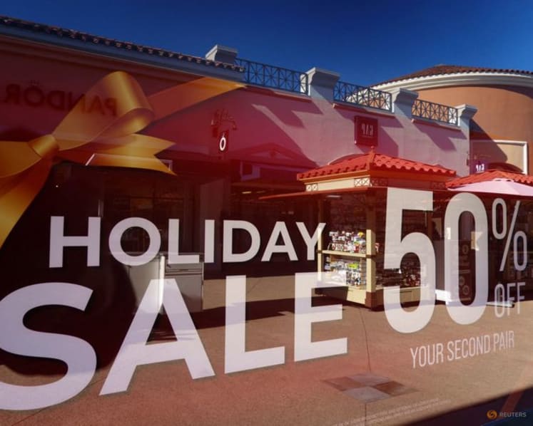 Analysis:Strong start to online holiday shopping masks signs of a fragile US consumer
