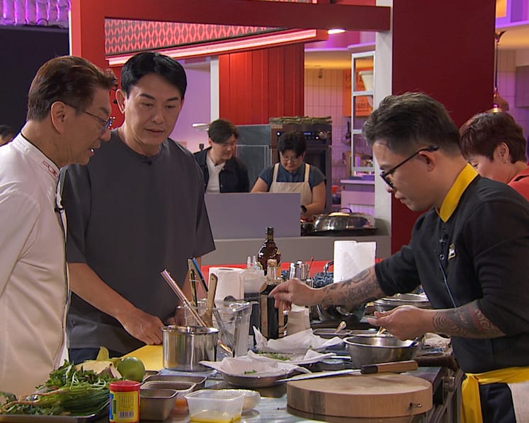 King Of Culinary: Woks Up is Mediacorp's new series where hawkers compete to be crowned champion