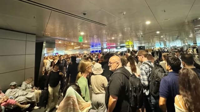卡塔尔、巴林与科威特关闭领空 多哈与迪拜机场陷入混乱