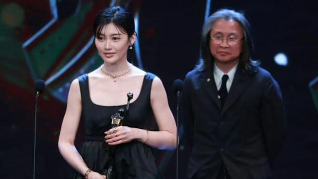击败李佳芯、李哲坤、周祉月和苏子茵，《女孩不平凡》邓涛勇夺“最佳新演员”
