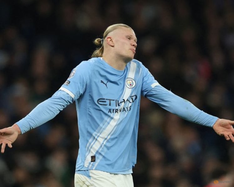 Arsenal and Man City resume title duel after woeful week for English clubs