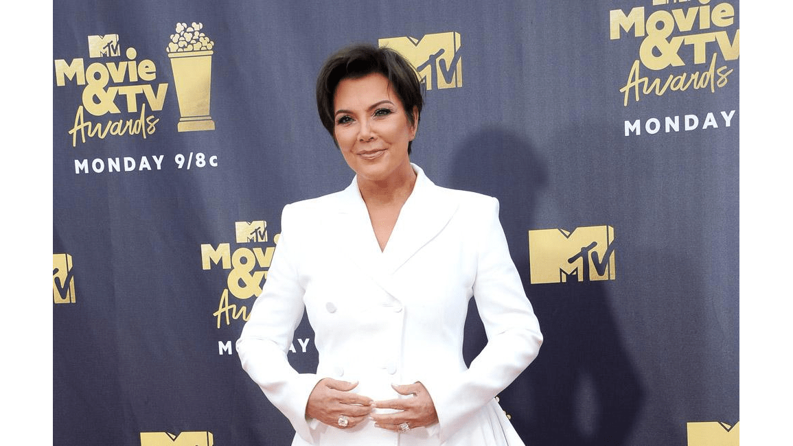 Kris Jenner giving friends Botox for Christmas 8days
