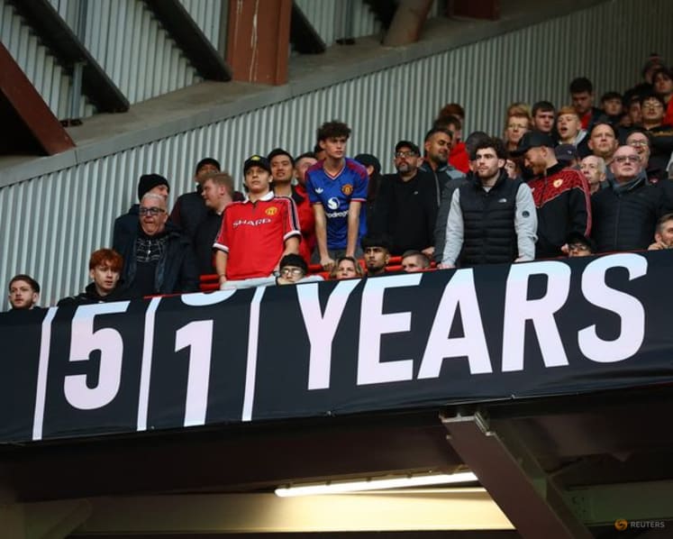 Man United fans revive ticker taunt over Man City financial case