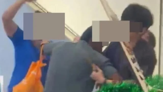 柔佛新山商场起冲突 狮城男被控蓄意伤人