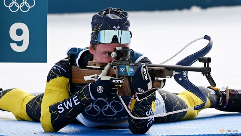 Biathlon-Swedes blame bad wax day for mass start meltdown