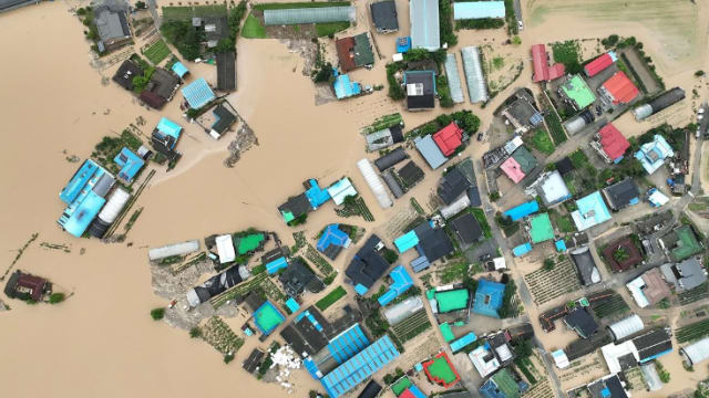 韩国西部迎来强降雨 至少两人死亡逾千人被疏散