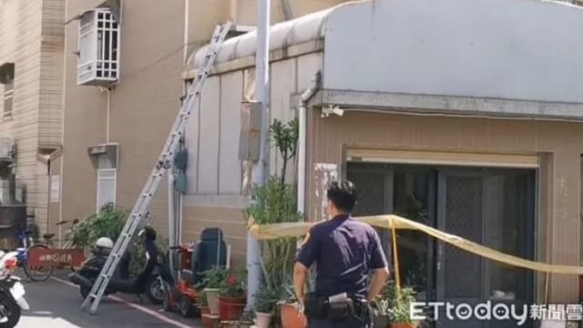 台男不满前妻与男友同居 持刀闯上门15刀砍死他后自尽