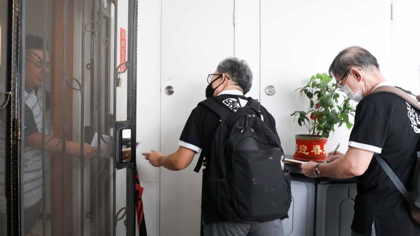 GE2020: Independent candidate Cheang visits residents, picks horse as logo to show he’s a workhorse