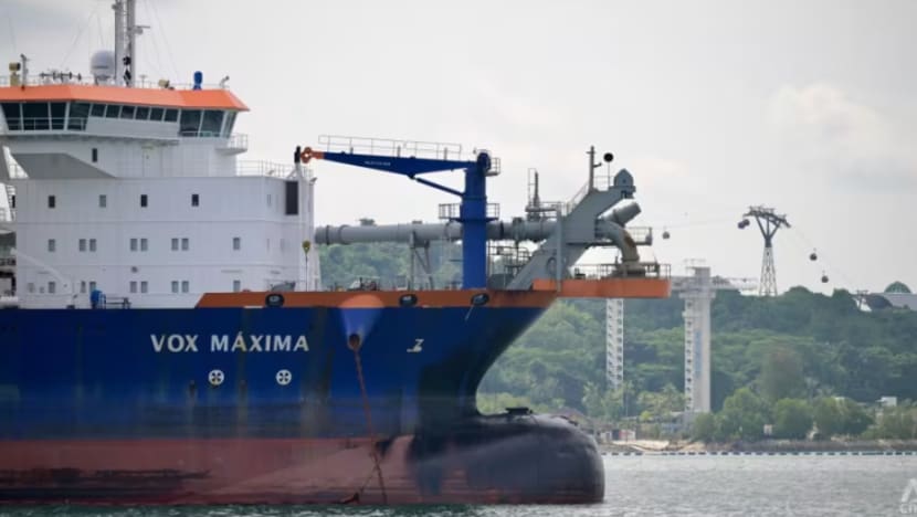 Tumpahan minyak: Pelanggaran kapal bukan kerana kesesakan di pelabuhan, kata Menteri Pengangkutan