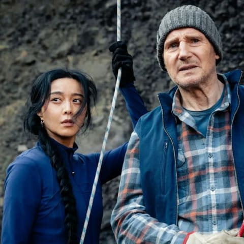 范冰冰全新好莱坞大片即将震撼上映,预告片中流利英语惊艳全场,引发全球影迷热议!