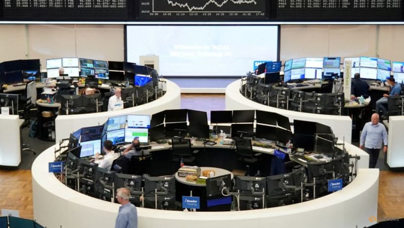 Global stock index falls, euro slides after US-EU trade deal