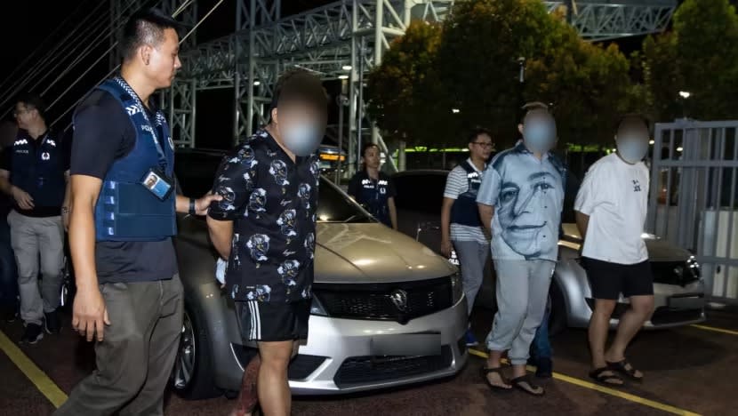 3 warga M'sia dalang skim penipuan 'rakan palsu' diserahkan kepada SG 3 warga M'sia dalang skim penipuan 'rakan palsu' diserahkan kepada SG