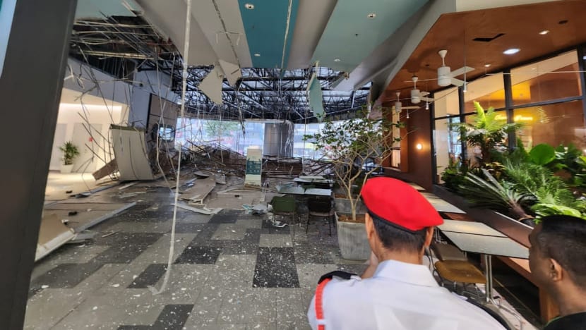 3 people injured after Malaysian shopping mall ceiling crashes 3 people injured after Malaysian shopping mall ceiling crashes