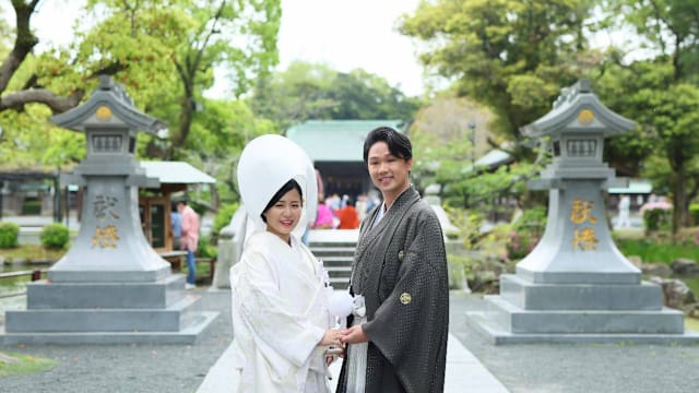 陈熙日本大婚遇大雨预报却奇迹放晴　12国亲友齐聚祝贺，浪漫婚照曝光！