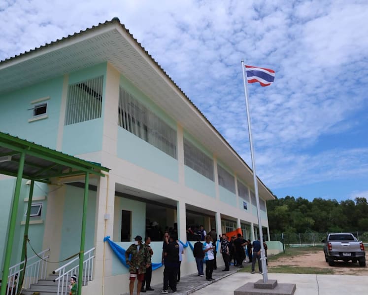 Policeman kills teacher wife at Thai school, kids safe: Officials