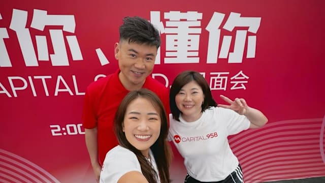 加盟CAPITAL 958开麦首日，丁志勇、林灵芝老友鬼鬼“相爱相杀”超搞笑！