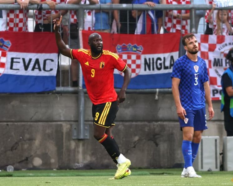 Belgium coach seeks to temper Lukaku fever
