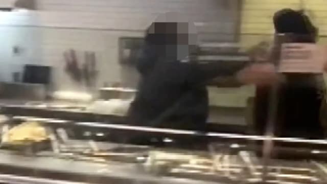 不满餐点出错 美国顾客涉嫌袭击并威胁店员