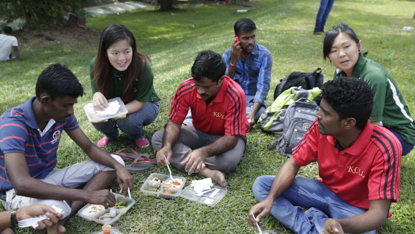 Facebook users ‘pay’ for foreign workers’ free meals with compliments