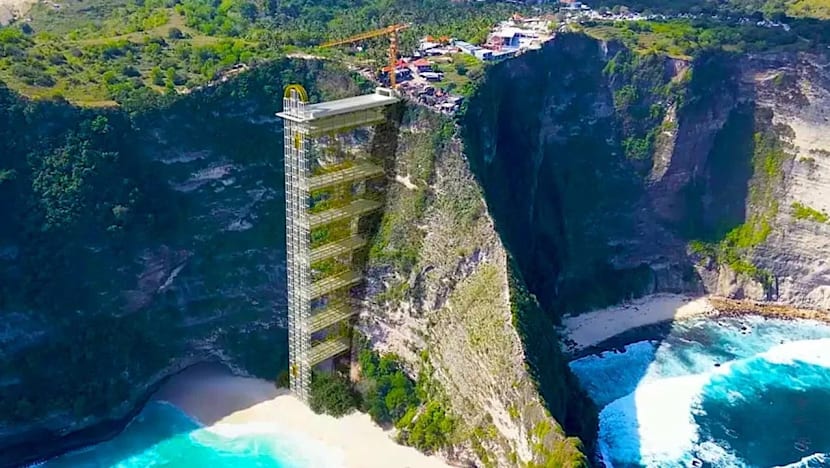 Bali arah lif kaca di Pantai Kelingking dirobohkan susuli pertikaian