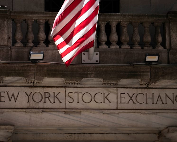 US stocks fall on spiking bond yields, higher oil prices US stocks fall on spiking bond yields, higher oil prices