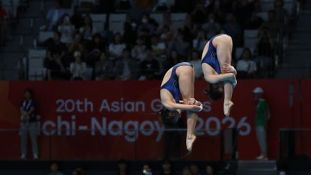 中国组合陈芋汐和卢为在女子双人10米跳台夺冠