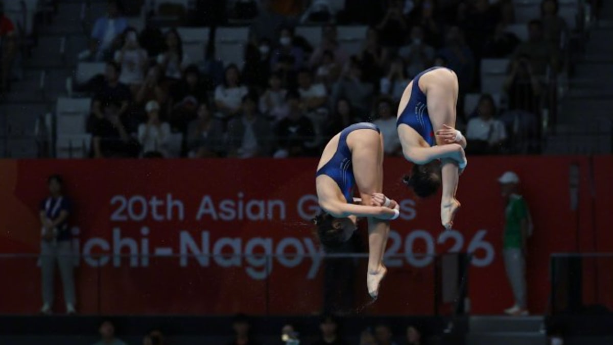 中国组合陈芋汐和卢为在女子双人10米跳台夺冠