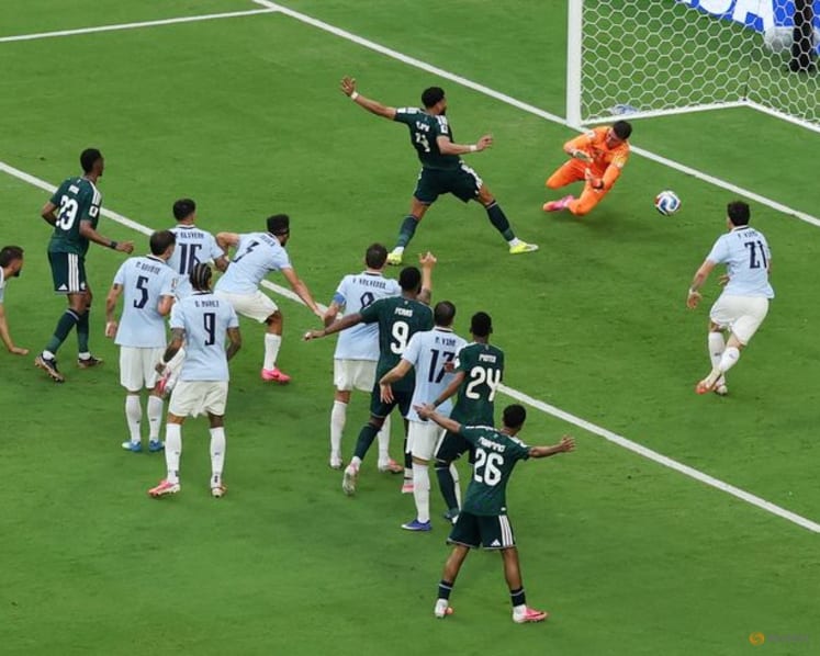 Araujo equaliser saves Uruguay's blushes in draw with Saudis