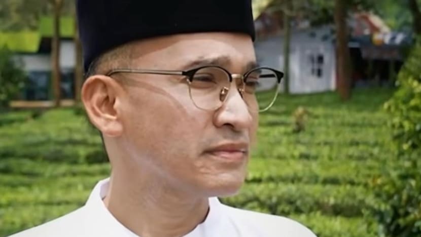 Mengapa visa furoda tidak terbit yang bikin Ruben Onsu batal berangkat haji? Mengapa visa furoda tidak terbit yang bikin Ruben Onsu batal berangkat haji?