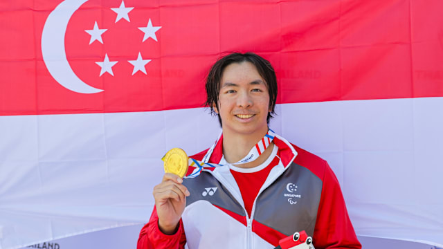 杜维崧男子100米自由泳再夺金 收获本届赛会第三面奖牌