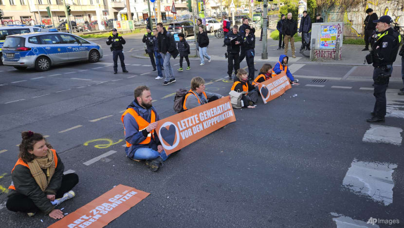 German capital sees 10th day of provocative climate protests German capital sees 10th day of provocative climate protests