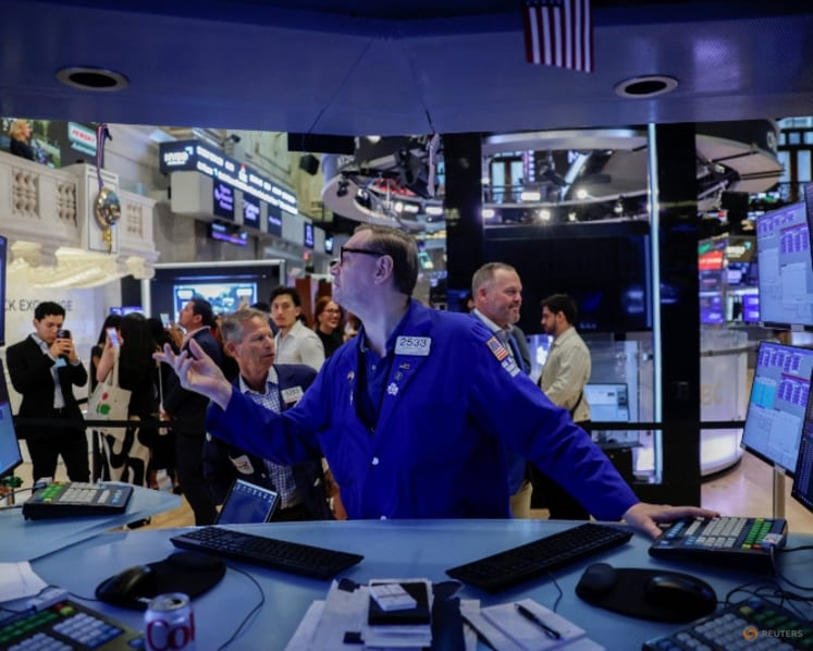 Wall Street dips, oil continues climb ahead of US inflation data