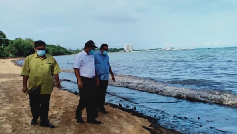 Insiden tumpah minyak di pantai Port Dickson disiasat