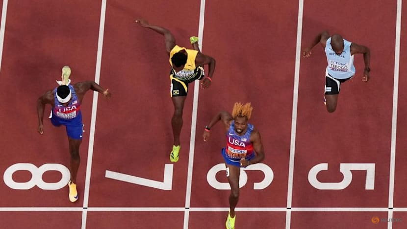 Lyles surges late to win fourth successive 200m gold