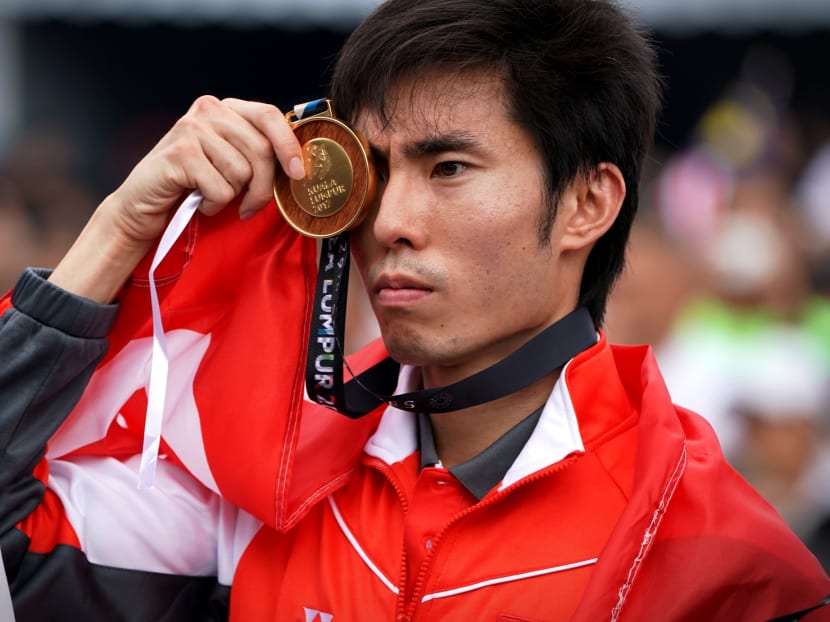 Soh Rui Yong with his marathon gold medal at the 2017 SEA Games. Photo: Jason Quah/TODAY