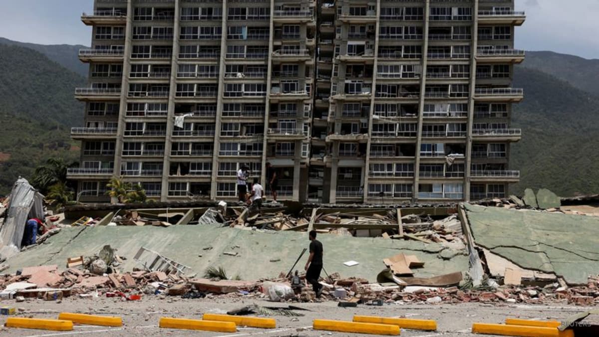Death toll from Venezuela earthquakes more than doubles to 589 with thousands missing