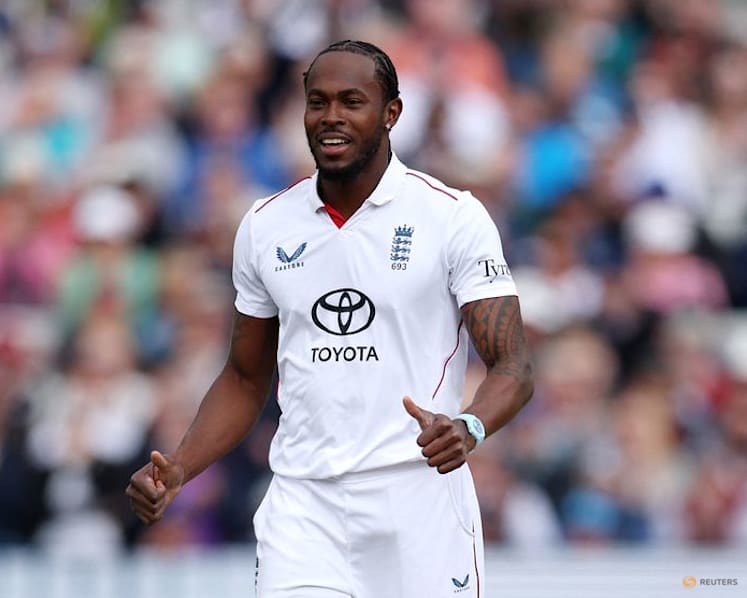 Tongue routs Pakistan as England dominate third test