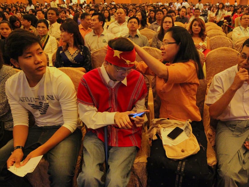 Suu Kyi encourages overseas Myanmar citizens to return home