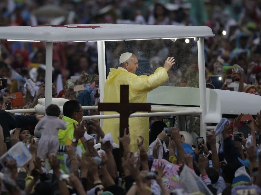 Record 6 million turn out for pope’s final day in Manila