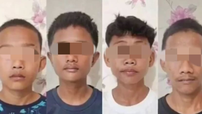 Sadis! Empat bocil di bawah umur perkosa dan habisi siswi SMP di kuburan Cina Palembang Sadis! Empat bocil di bawah umur perkosa dan habisi siswi SMP di kuburan Cina Palembang