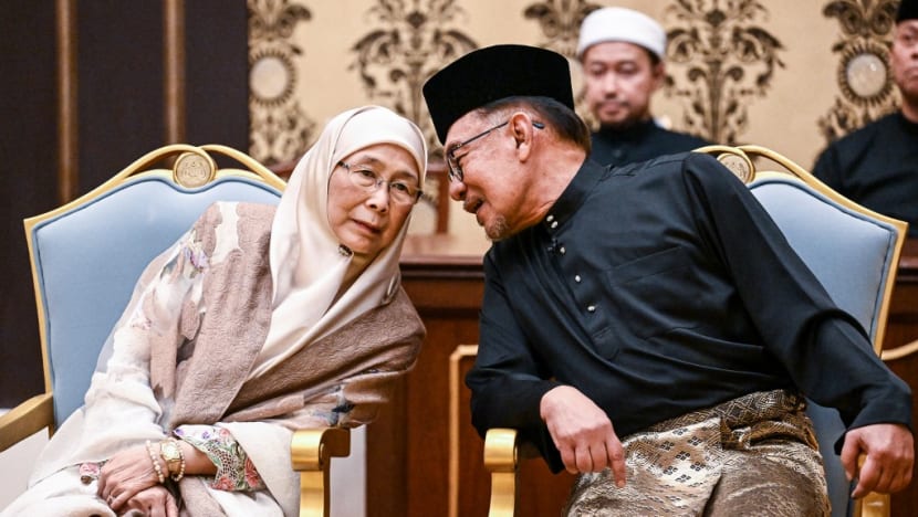 PM Lee congratulates Anwar Ibrahim on his appointment as Malaysia's 10th prime minister